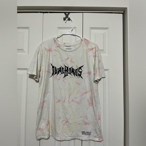 TNA, Size Medium Graphic T-shirt